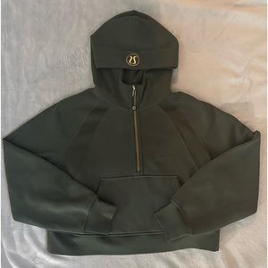 💜 Lululemon Scuba Hoodie in Dark Forest w/ gold logo. New condition, worn once!